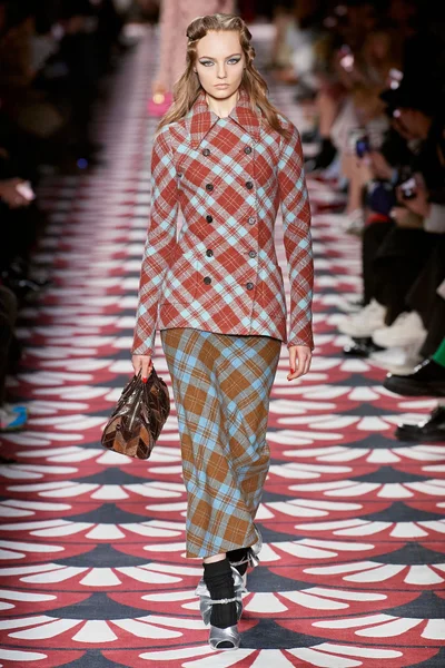 Look 34